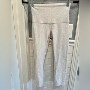 Lululemon Wunder Under High-Rise white lace print crop Legging, Size 6